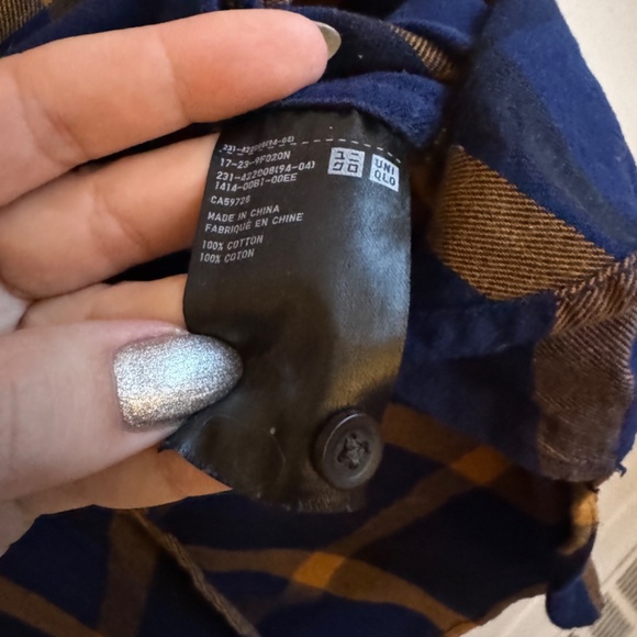 UNIQLO Blue Plaid Flannel Button Up - Picture 4 of 5